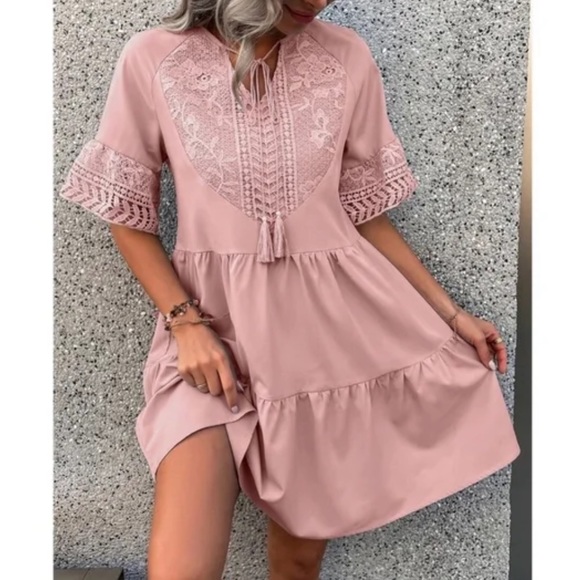 BOHO ELEGANT DUSTY PINK EMBROIDERED SHORT DRESS WITH FLARED SLEEVES